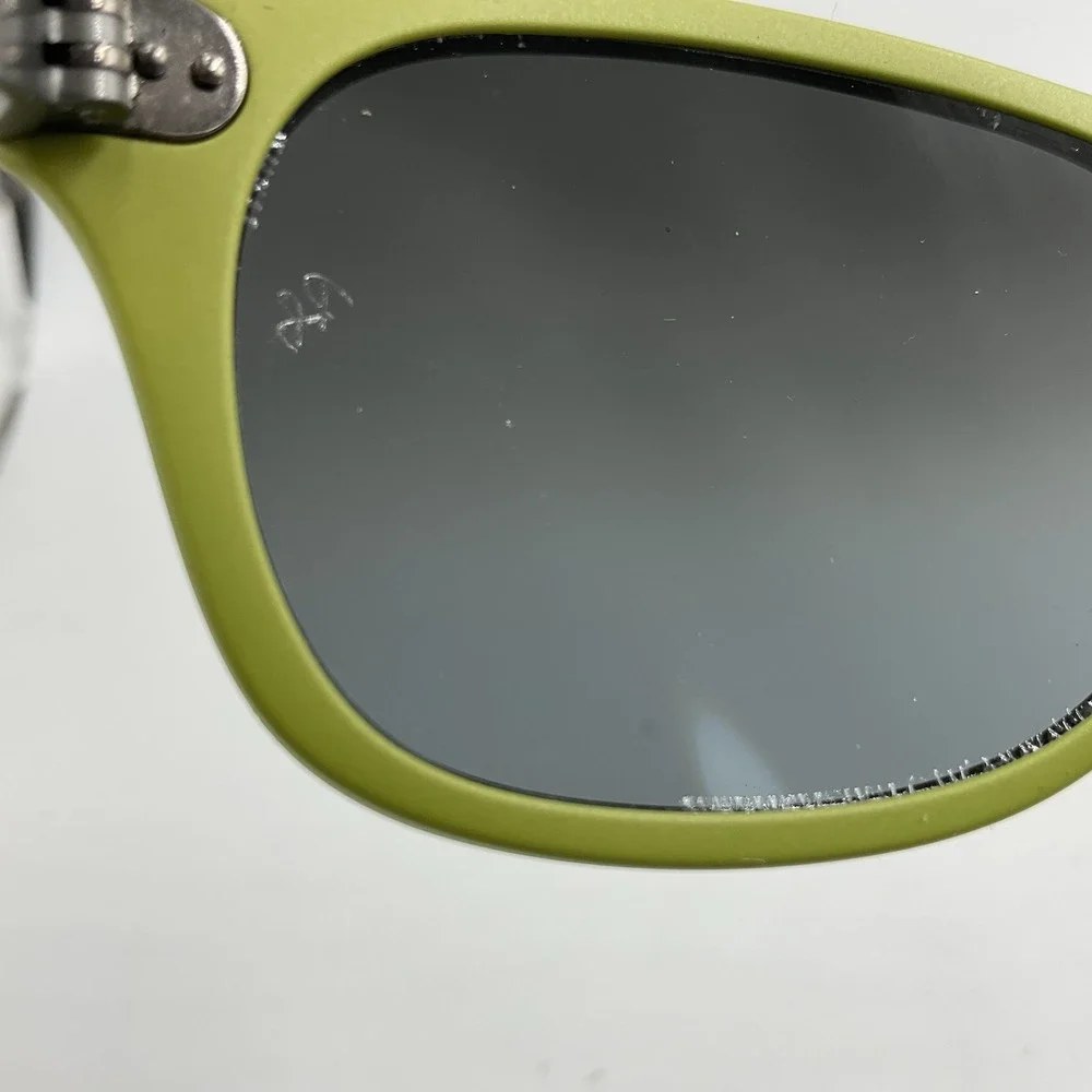 Ray-Ban Sunglasses Wayfarer Liteforce Matte Aced Green Silver Gray Lenses RB4207